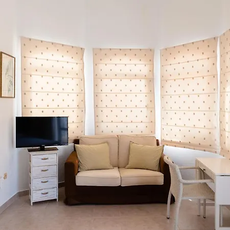 Homeforguest Con Piscina A 50m Del Mar En La Caleta Apartman *