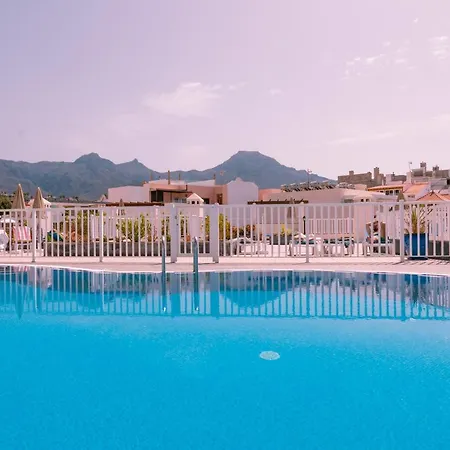 Homeforguest Con Piscina A 50m Del Mar En La Caleta Apartment