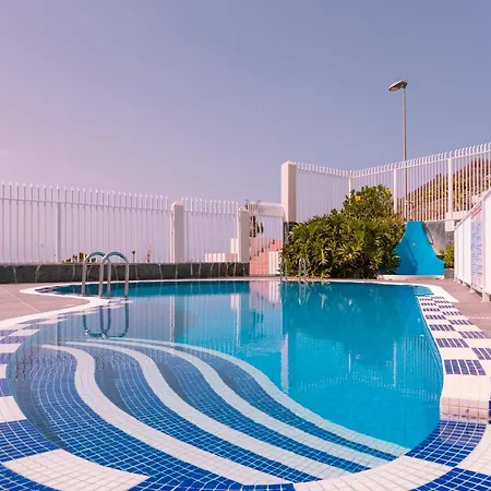 Homeforguest Con Piscina A 50m Del Mar En La Caleta