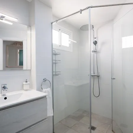 Homeforguest Con Piscina A 50m Del Mar En La Caleta Lägenhet *