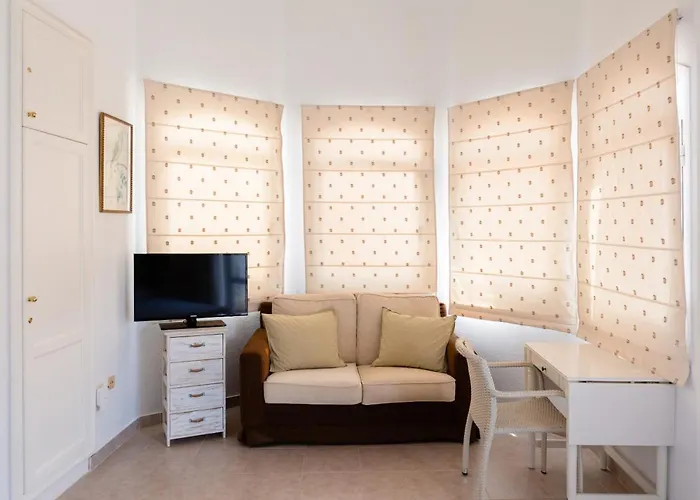 Homeforguest Con Piscina A 50m Del Mar En La Caleta Appartement *