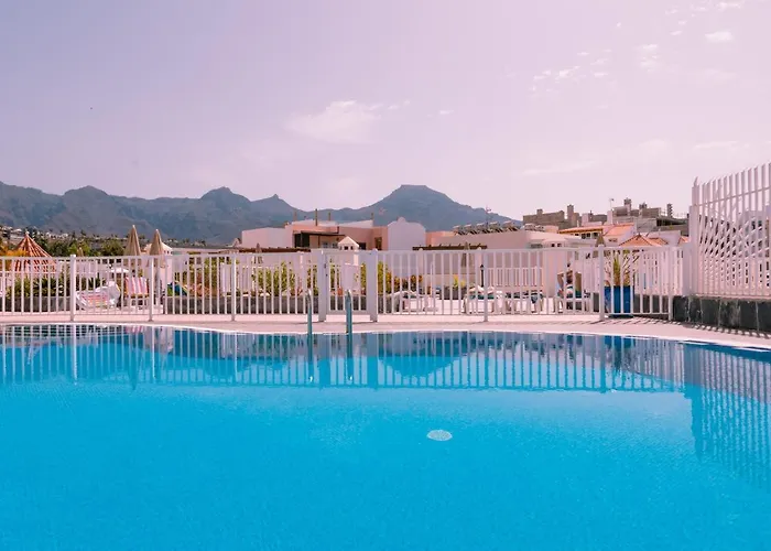 Homeforguest Con Piscina A 50m Del Mar En La Caleta Lägenhet